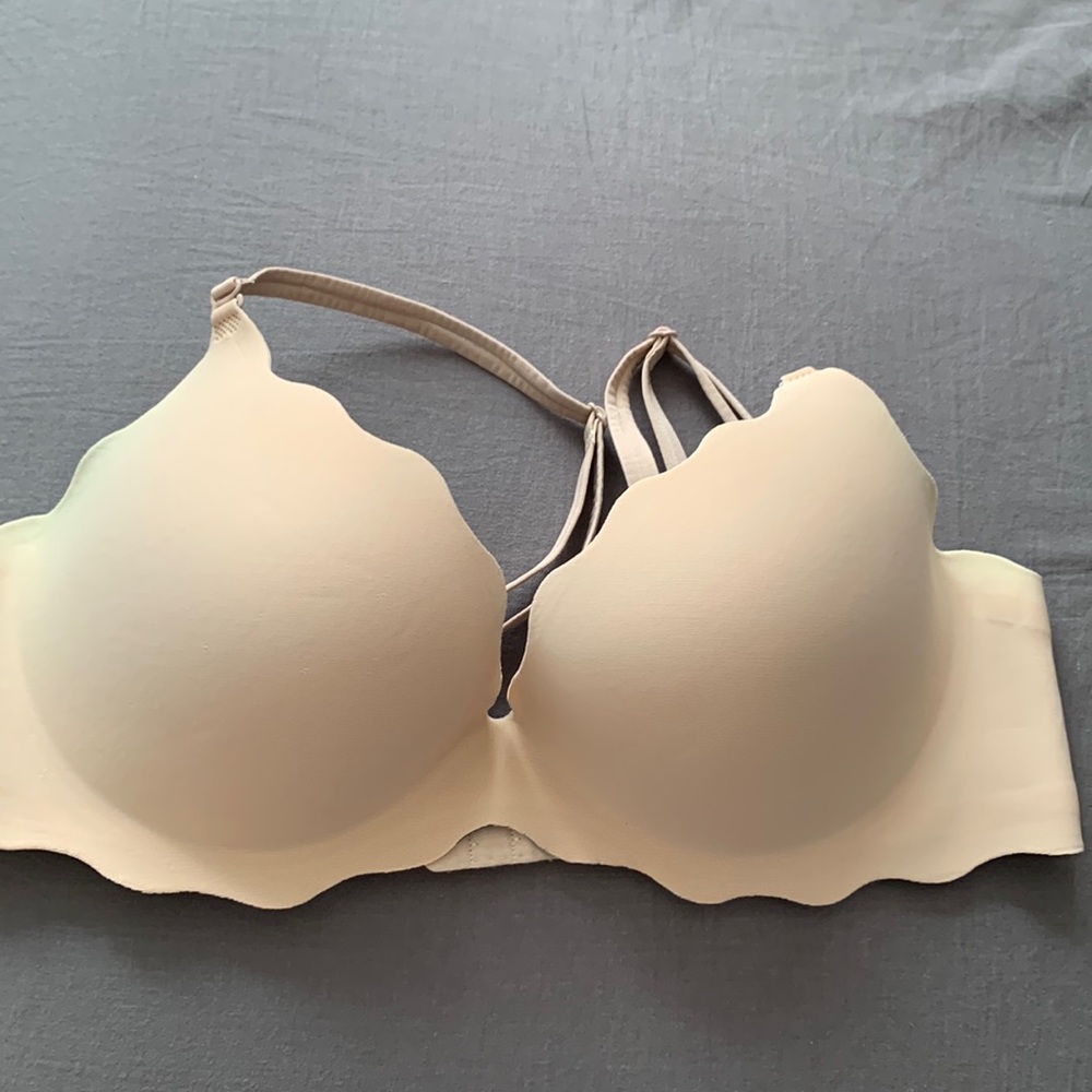Victoria’s Secret Scalloped underwire bra